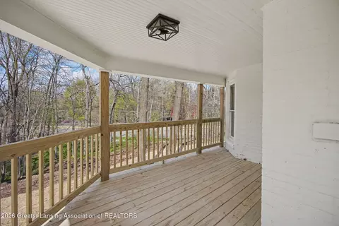Exterior - 652 E Jefferson St, Grand Ledge, MI 48837 photo 4 of 8