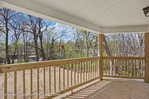 Exterior - 652 E Jefferson St, Grand Ledge, MI 48837 photo 5 of 8
