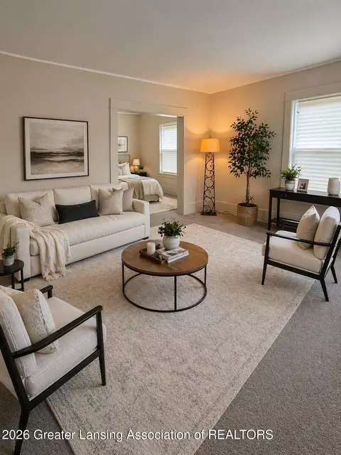 Living - 819 Eureka St, Lansing, MI 48912 photo 2 of 3