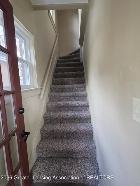 Entry Way - 819 Eureka St, Lansing, MI 48912 photo 2 of 2