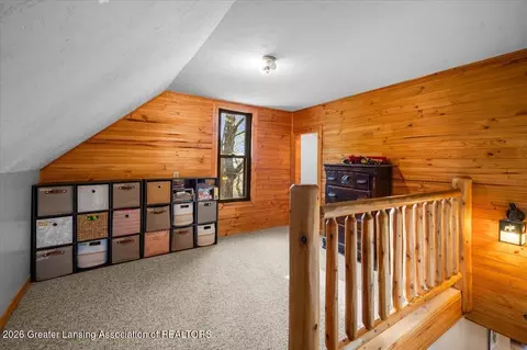 Entry Way - 5120 W Humphrey Rd, Ithaca, MI 48847 photo 2 of 3