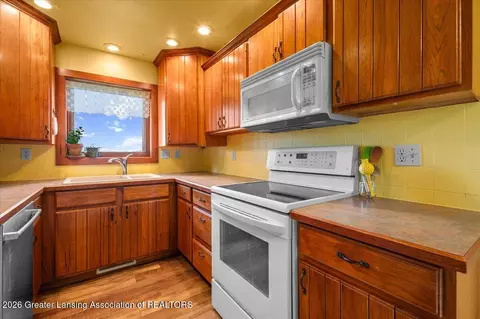 Kitchen - 5120 W Humphrey Rd, Ithaca, MI 48847 photo 3 of 3