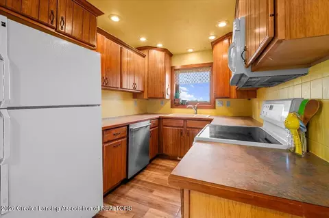 Kitchen - 5120 W Humphrey Rd, Ithaca, MI 48847 photo 2 of 3