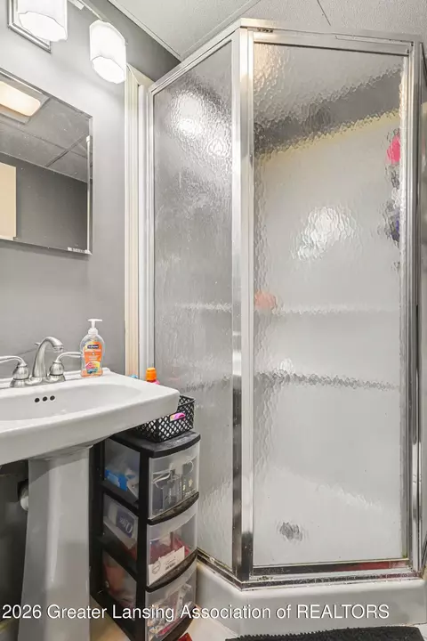 Bath - 104 Rex St, Saint Johns, MI 48879 photo 3 of 3