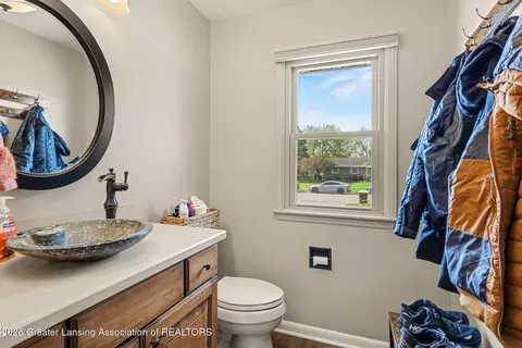 Bath - 104 Rex St, Saint Johns, MI 48879 photo 2 of 3