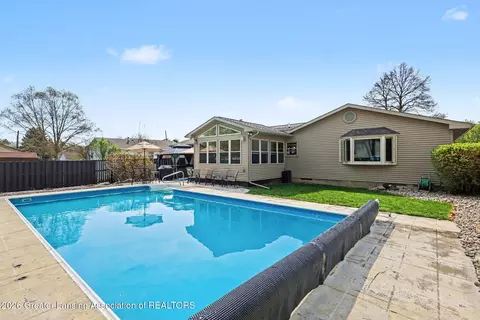 Exterior - 104 Rex St, Saint Johns, MI 48879 photo 2 of 3