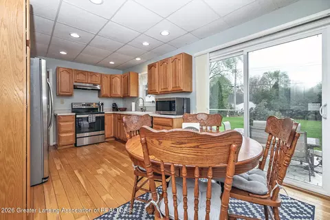 Kitchen - 3129 Cedarbrook Ave, Lansing, MI 48910 photo 3 of 3