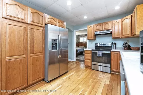Kitchen - 3129 Cedarbrook Ave, Lansing, MI 48910 photo 2 of 3