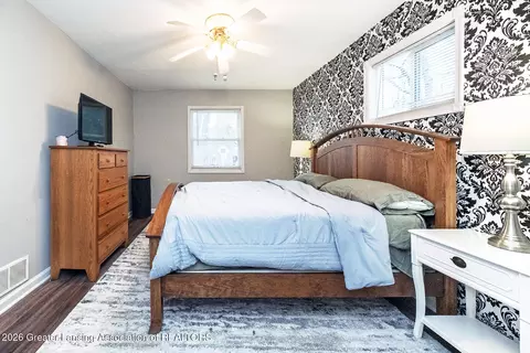 Bedroom - 3129 Cedarbrook Ave, Lansing, MI 48910 photo 2 of 5