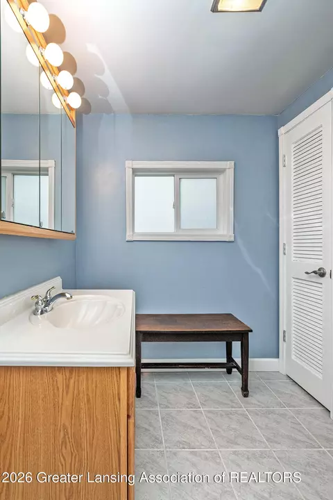 Bath - 3129 Cedarbrook Ave, Lansing, MI 48910 photo 2 of 3