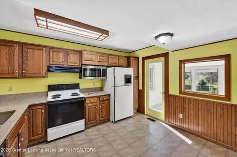 Kitchen - 5126 Sleight Rd, Bath, MI 48808 photo 2 of 4