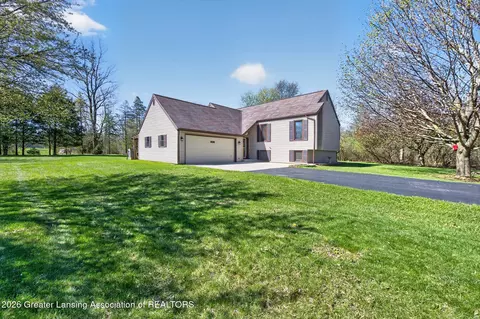5126 Sleight Rd, Bath, MI 48808