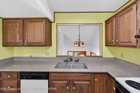 Kitchen - 5126 Sleight Rd, Bath, MI 48808 photo 3 of 4