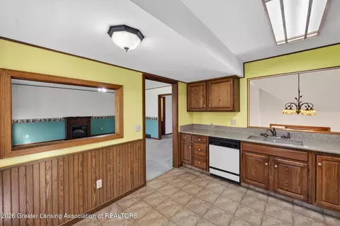 Kitchen - 5126 Sleight Rd, Bath, MI 48808 photo 4 of 4