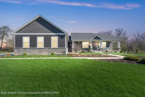 7365 Cross Creek Dr, Laingsburg, MI 48848