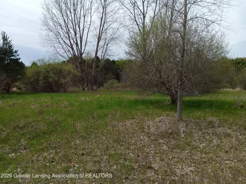 39 Bennington Greens Dr, Owosso, MI 48867