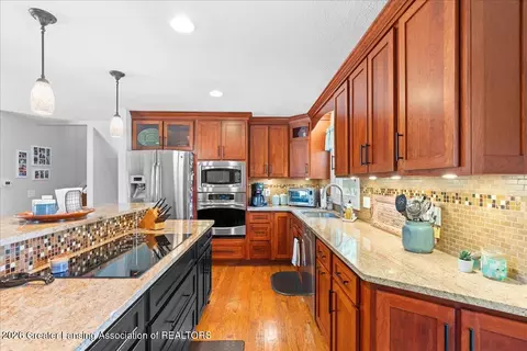 Kitchen - 1210 W Herbison Rd, Dewitt, MI 48820 photo 4 of 4