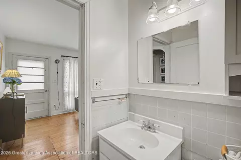 Bath - 232 E Gier St, Lansing, MI 48906 photo 1 of 2