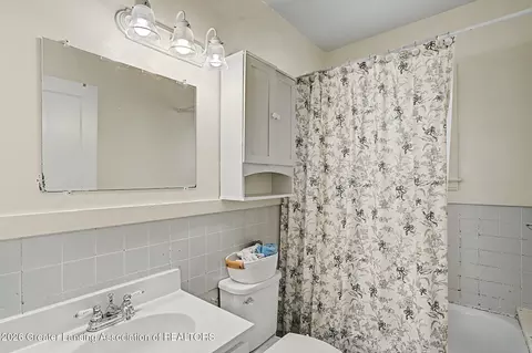 Bath - 232 E Gier St, Lansing, MI 48906 photo 2 of 2