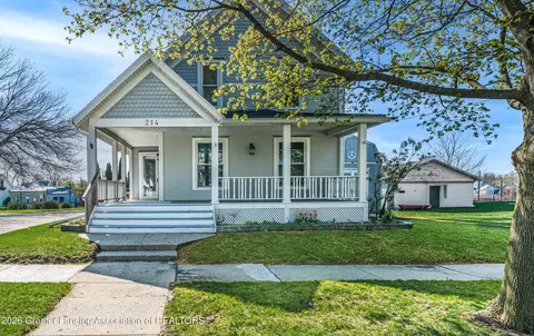 214 Madison St, Grand Ledge, MI 48837