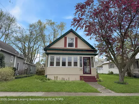 227 W Lincoln St, Grand Ledge, MI 48837