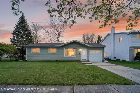 2715 Glenbrook Dr, Lansing, MI 48911