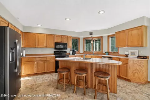 Kitchen - 13964 Adeline Dr, Lansing, MI 48906 photo 2 of 7