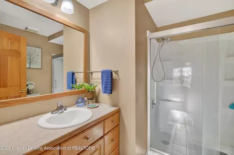 Bath - 13964 Adeline Dr, Lansing, MI 48906 photo 1 of 3