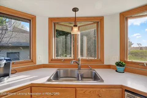 Kitchen - 13964 Adeline Dr, Lansing, MI 48906 photo 6 of 7