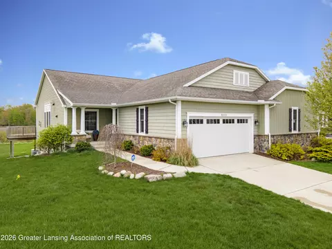 5272 Hawk Hollow Dr, Bath, MI 48808