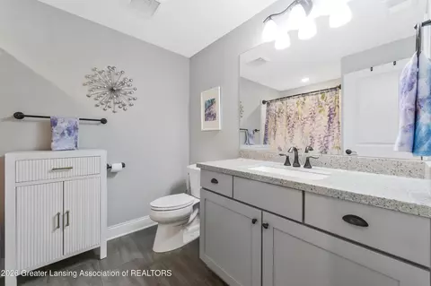 Bath - 5272 Hawk Hollow Dr, Bath, MI 48808 photo 5 of 6