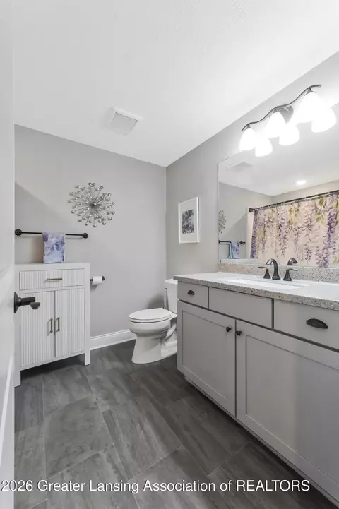 Bath - 5272 Hawk Hollow Dr, Bath, MI 48808 photo 4 of 6