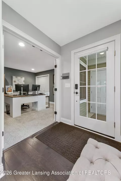 Entry Way - 5272 Hawk Hollow Dr, Bath, MI 48808 photo 4 of 9