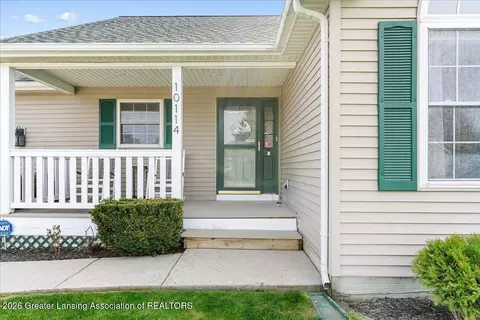 Exterior - 10114 Roblyn Cir, Dimondale, MI 48821 photo 2 of 8