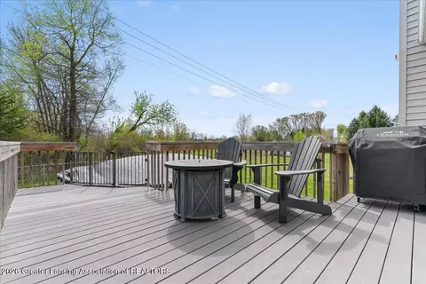Exterior - 10114 Roblyn Cir, Dimondale, MI 48821 photo 4 of 8