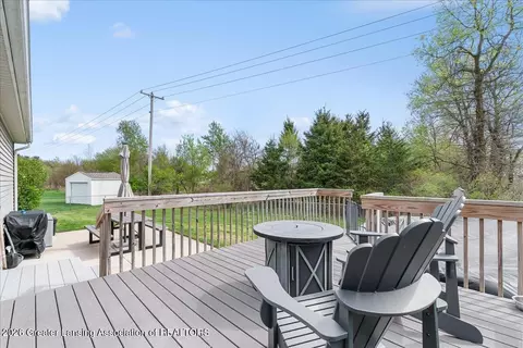 Exterior - 10114 Roblyn Cir, Dimondale, MI 48821 photo 5 of 8
