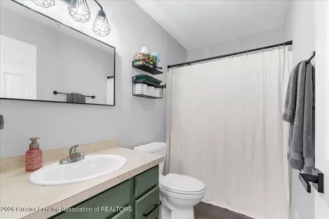 Bath - 10114 Roblyn Cir, Dimondale, MI 48821 photo 1 of 4