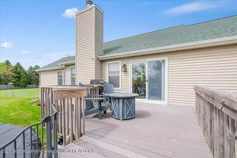Exterior - 10114 Roblyn Cir, Dimondale, MI 48821 photo 6 of 8