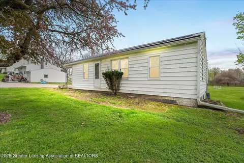 5662 E Clark Rd, Bath, MI 48808