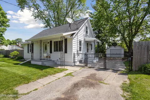 903 S Bostwick St, Charlotte, MI 48813