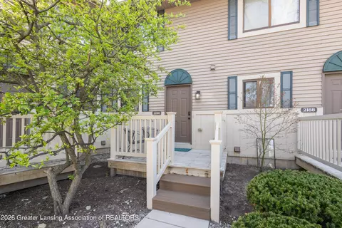 2190 Regency Dr, East Lansing, MI 48823