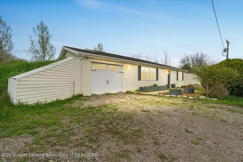 9454 Buck Hwy, Eaton Rapids, MI 48827