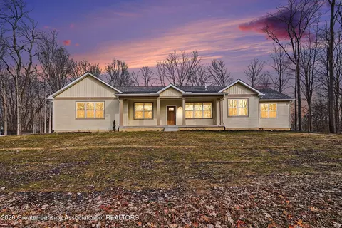 917 Chickasaw Dr, Mason, MI 48854