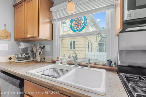 Kitchen - 2226 Strathmore Rd, Lansing, MI 48910 photo 2 of 3
