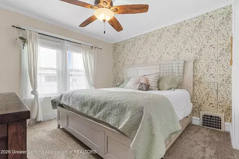 Bedroom - 2226 Strathmore Rd, Lansing, MI 48910 photo 3 of 3