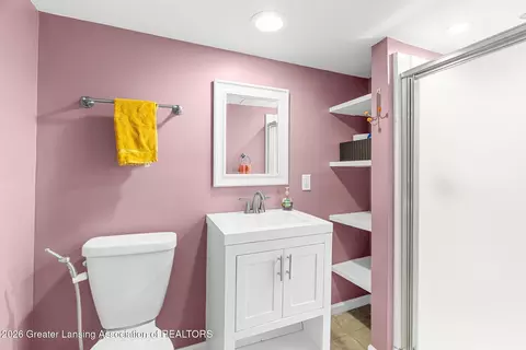 Bath - 2226 Strathmore Rd, Lansing, MI 48910 photo 3 of 3
