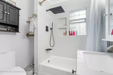 Bath - 2226 Strathmore Rd, Lansing, MI 48910 photo 1 of 3