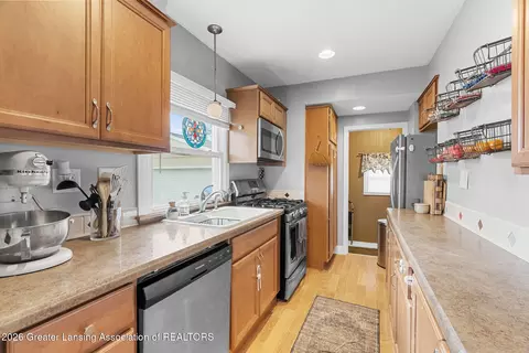 Kitchen - 2226 Strathmore Rd, Lansing, MI 48910 photo 3 of 3