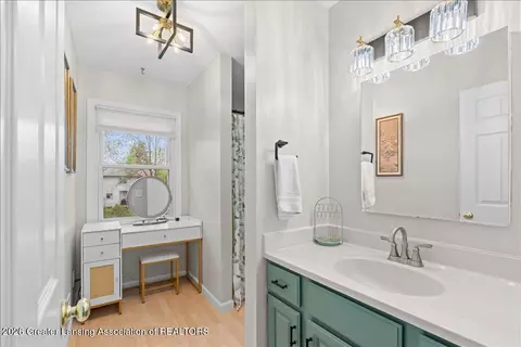 Bath - 13176 Blackwood Dr, Dewitt, MI 48820 photo 2 of 4
