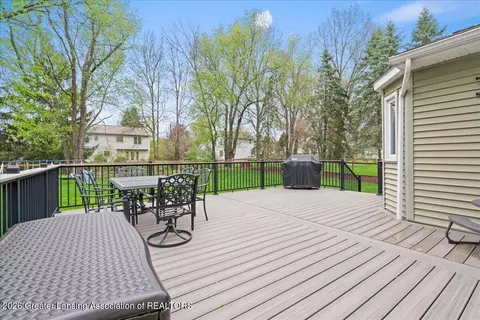 Exterior - 13176 Blackwood Dr, Dewitt, MI 48820 photo 4 of 9
